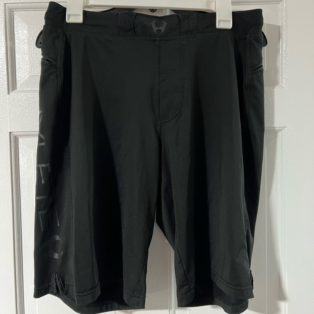 Mens Hylete Medium Black Shorts